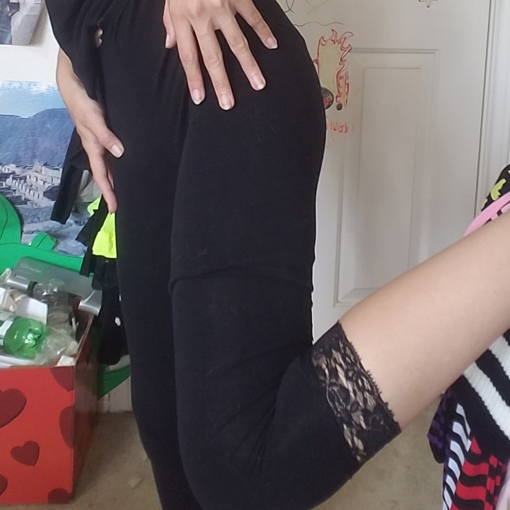 Hillary Duff Lace Leggings - Picture 2 of 10